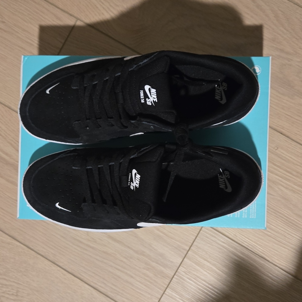 Nike SB Black and White Men's Sneakers
